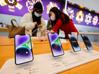 6.7吋iPhone 15 Pro Max 遭曝为历代最厚! 一图秒懂机身尺寸跟前代差在哪