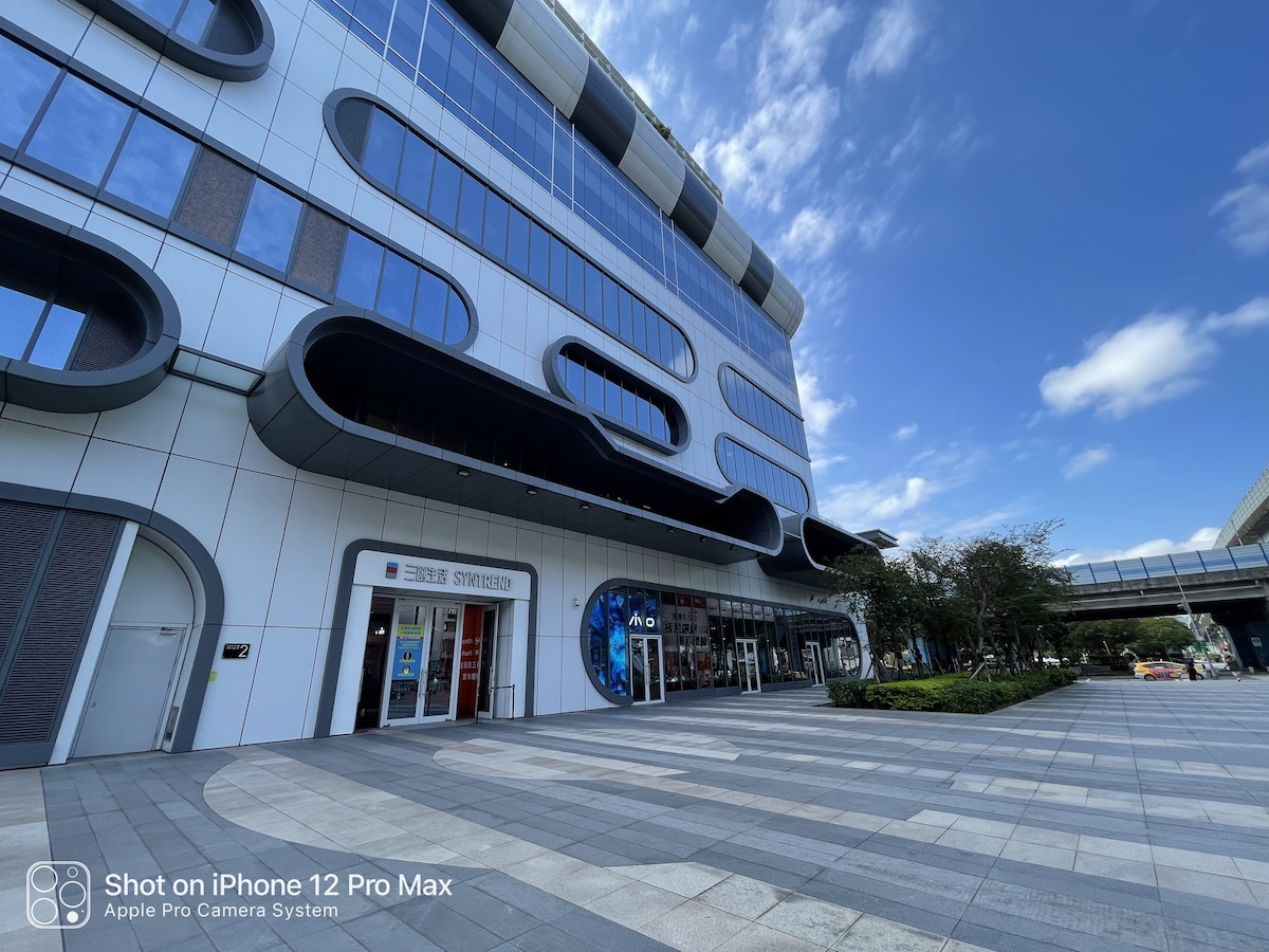 iPhone 拍照水印捷径:免 App 加上「Shot on iPhone」相片水印