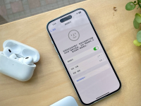 用 AirPods Pro 2 实测 iOS 18 新功能:摇个头就能叫 Siri 拒接电话!