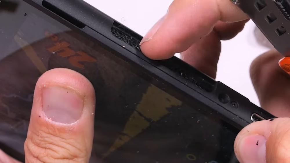 Nintendo Switch 2 暴力测试来了！ 屏幕容易刮伤、Joy-Con 大力扯掉也不会损坏 - 锐达哥