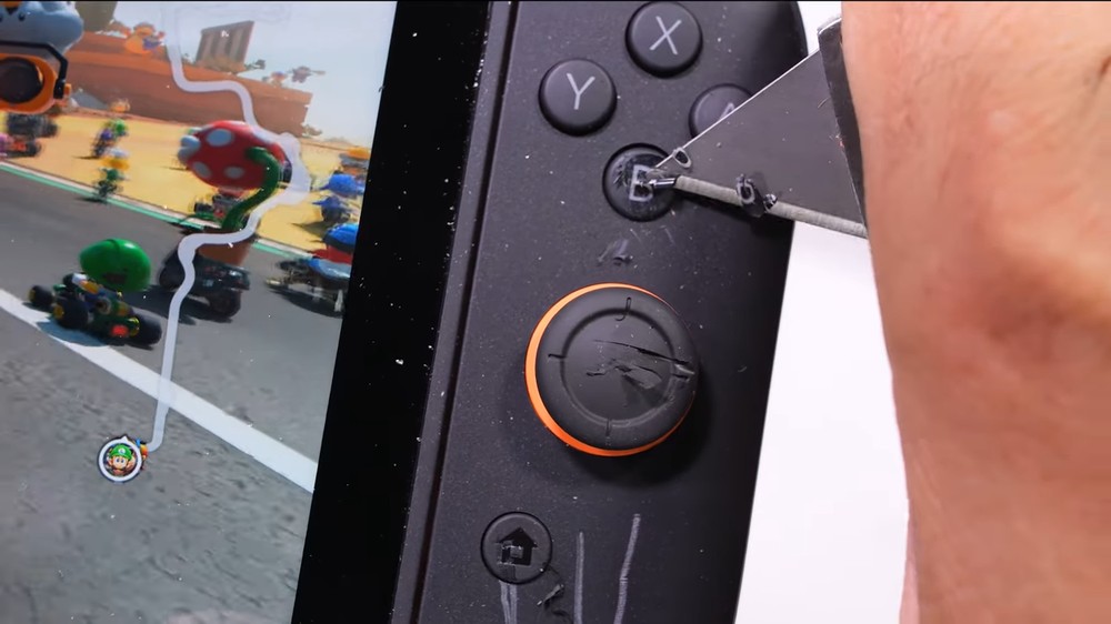 Nintendo Switch 2 暴力测试来了！ 屏幕容易刮伤、Joy-Con 大力扯掉也不会损坏 - 锐达哥