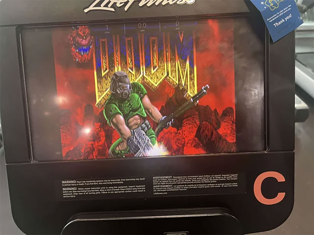 國外玩家將《Doom》裝上健身車,想玩就要動起來 - 電腦王阿達 国外玩家将《Doom》装上健身车,想玩就要动起来 - 锐达哥