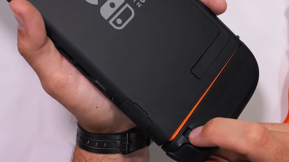 Nintendo Switch 2 暴力测试来了！ 屏幕容易刮伤、Joy-Con 大力扯掉也不会损坏 - 锐达哥
