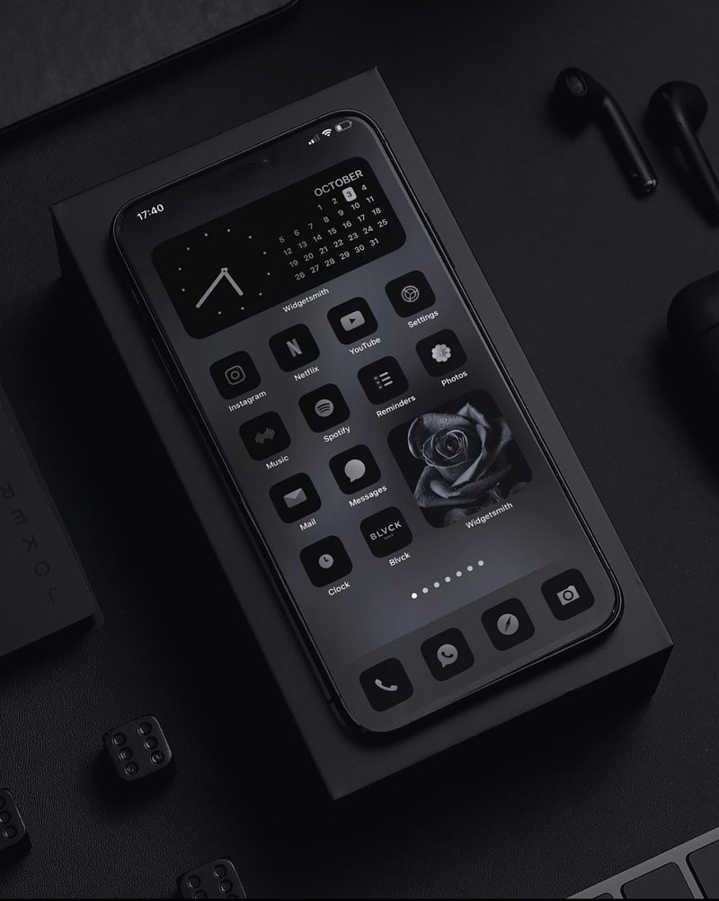 法国品牌推出「黑魂」iPhone 主题桌面!这里教你如何打造自己的「极黑风格」 iPhone 壁纸 第3张 法国品牌推出「黑魂」iPhone 主题桌面!这里教你如何打造自己的「极黑风格」 iPhone 壁纸 第3张