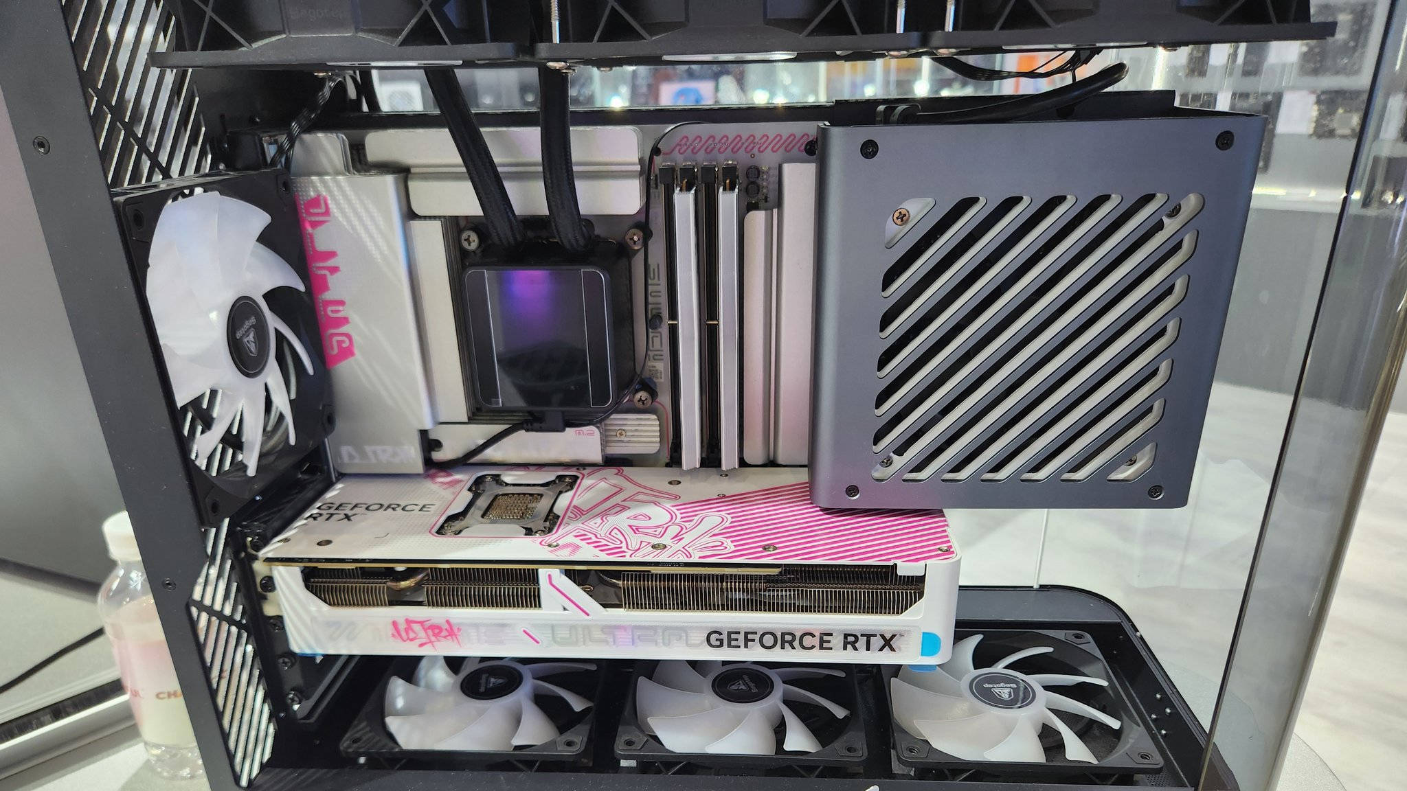 华硕正在开发BTF 3.0？